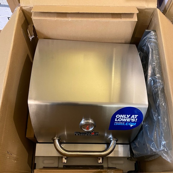 BRAND NEW BBQ - Picture 2 of 4